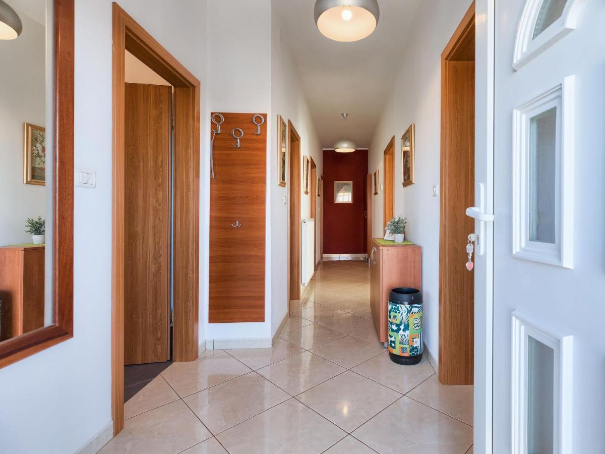 Apartment Laura By Interhome Galižana 外观 照片
