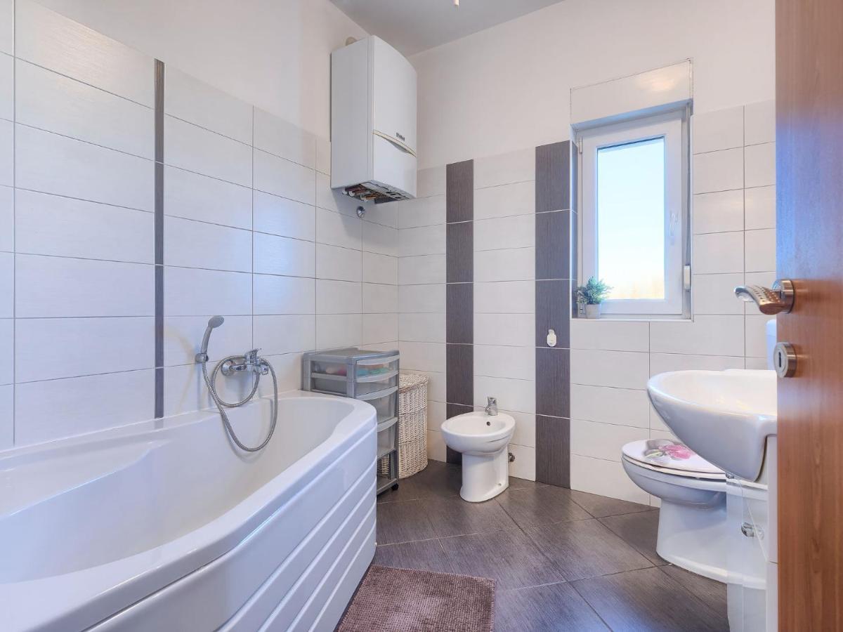 Apartment Laura By Interhome Galižana 外观 照片